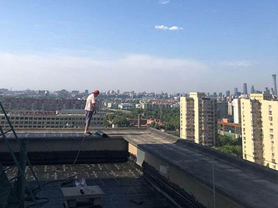 北京廊坊防水公司:斜坡瓦片屋頂漏水防水補漏維修怎么做