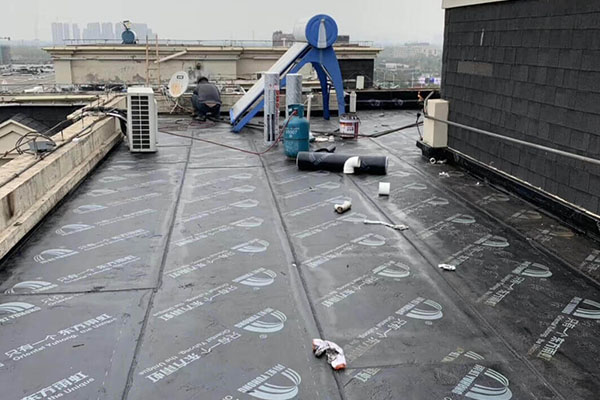 北京廊坊衛生間防水堵漏:衛生間漏水不想砸地面怎么辦?